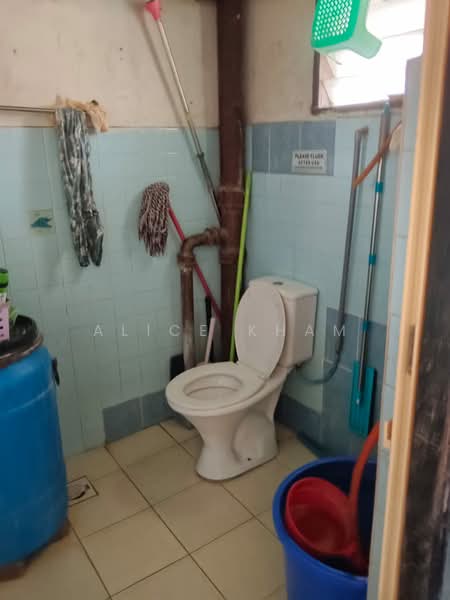 Rumah Flat untuk Dijual di SS 13 Flat - Alice Kham - Bathroom - PropertyGuru.com.my
