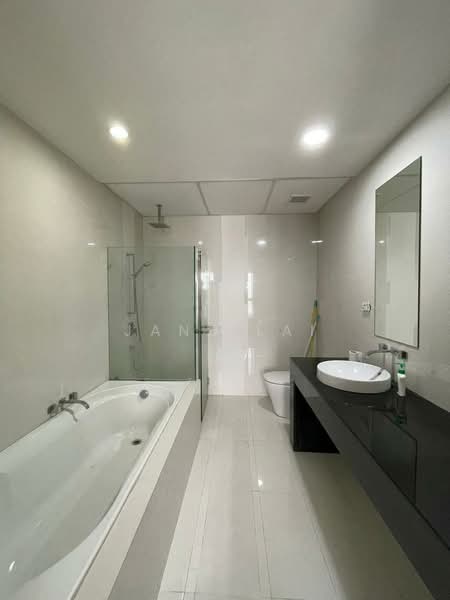 Service Residence for Sale at Gateway Kiaramas Residences - Jane Lai - Bathroom - PropertyGuru.com.my