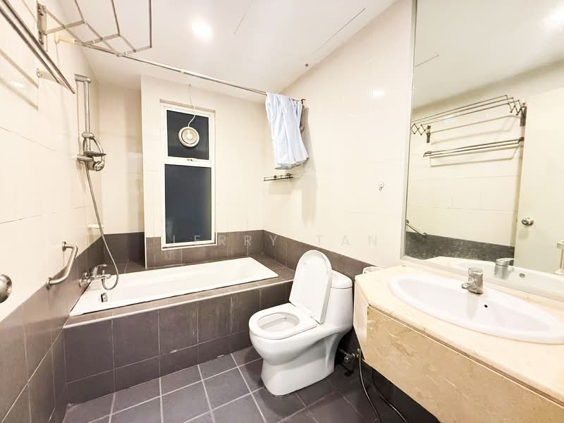 Servis Apartment untuk Disewa di Birch Regency @ Penang Times Square - Jerry Tan - Bathroom - PropertyGuru.com.my