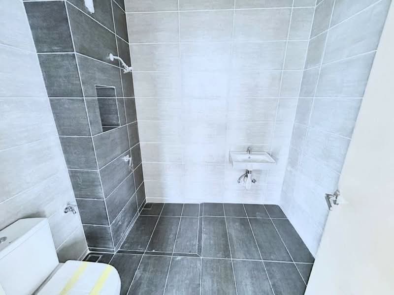 Rumah Teres 2 Tingkat untuk Dijual di Bandar Dato Onn (Tebrau) - Karl Lim - Bathroom - PropertyGuru.com.my