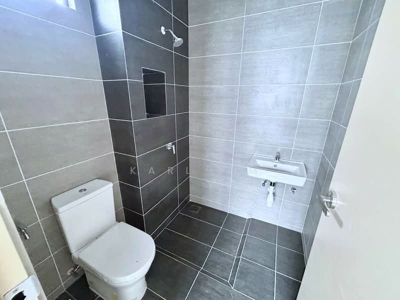 Rumah Teres 2 Tingkat untuk Dijual di Bandar Dato Onn (Tebrau) - Karl Lim - Bathroom - PropertyGuru.com.my