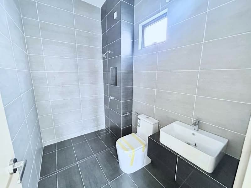 Rumah Teres 2 Tingkat untuk Dijual di Bandar Dato Onn (Tebrau) - Karl Lim - Bathroom - PropertyGuru.com.my