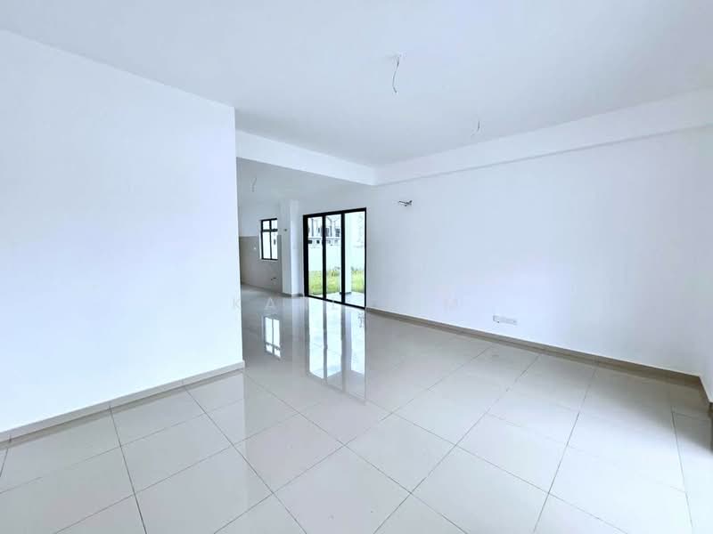 Rumah Teres 2 Tingkat untuk Dijual di Bandar Dato Onn (Tebrau) - Karl Lim - Living Room - PropertyGuru.com.my