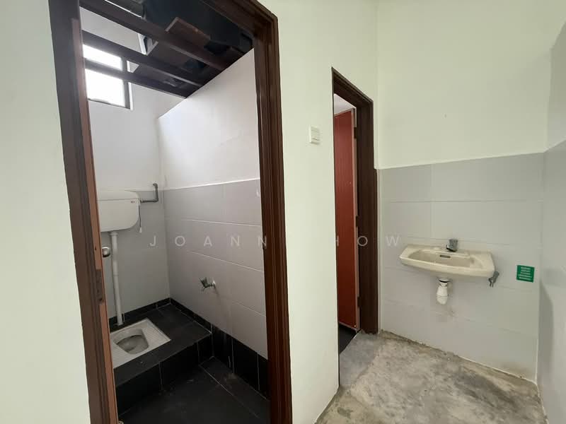 Kedai untuk Dijual di Bukit Baru (Melaka) - Joanne How - Bathroom - PropertyGuru.com.my