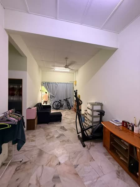 1-storey Terraced House for Sale in Klang (Selangor) - Steven Lim - Living Room - PropertyGuru.com.my