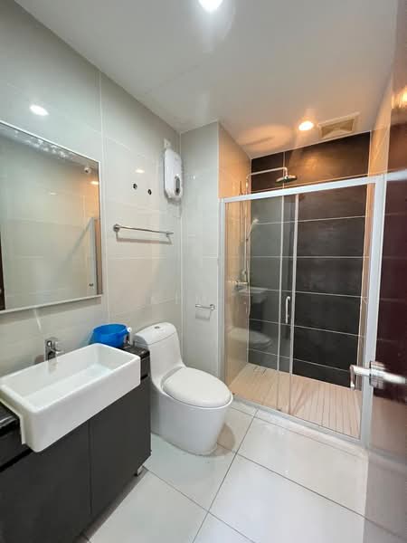 Condominium for Rent at Amberside @ Country Garden Danga Bay - Kim . - Bathroom - PropertyGuru.com.my