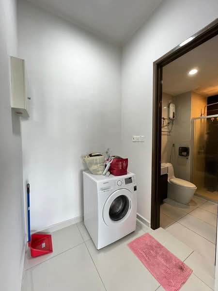 Condominium for Rent at Amberside @ Country Garden Danga Bay - Kim . - Bathroom - PropertyGuru.com.my