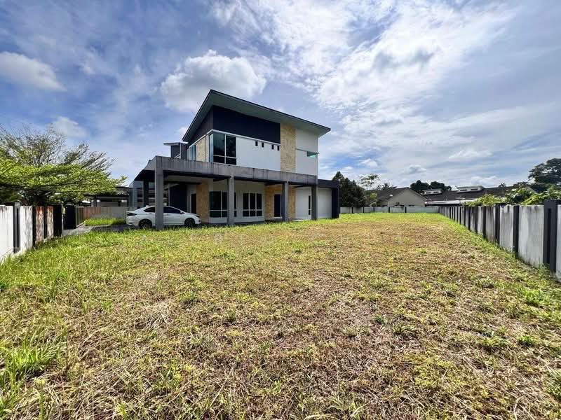 Semi-Detached House for Sale in Kota Sentosa (Kuching) - Alfred Chua - Exterior - PropertyGuru.com.my