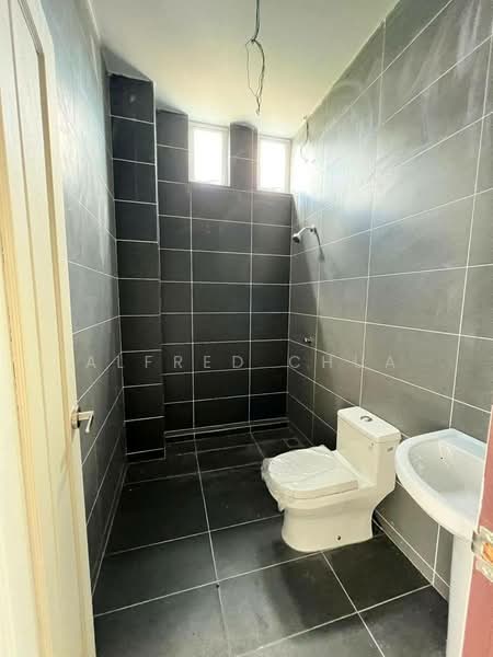 Semi-Detached House for Sale in Kota Sentosa (Kuching) - Alfred Chua - Bathroom - PropertyGuru.com.my