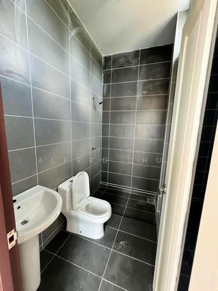 Semi-Detached House for Sale in Kota Sentosa (Kuching) - Alfred Chua - Bathroom - PropertyGuru.com.my