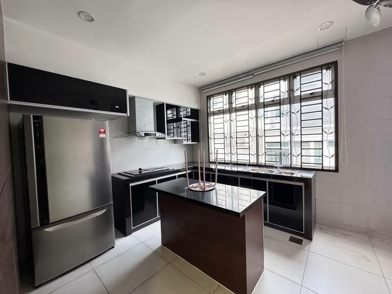 2.5-storey Terraced House for Sale in Taman Sutera Utama (Skudai) - Eric Lee - Kitchen - PropertyGuru.com.my