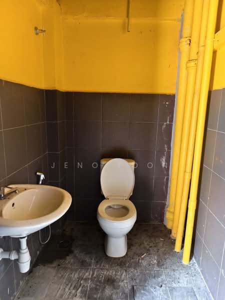 Shop for Rent in Pudu (KL City Centre) - Jeno Poon - Bathroom - PropertyGuru.com.my