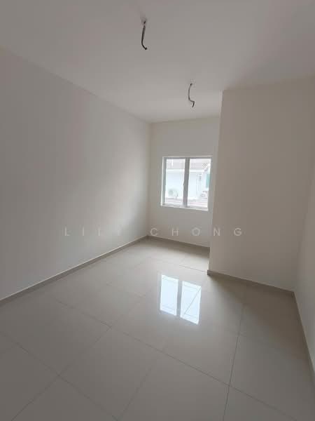 2-storey Terraced House for Sale in Strand Park (Chemor) - Lily Chong - Bedroom (upstairs) - PropertyGuru.com.my