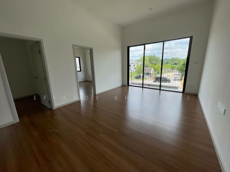 Rumah Teres 2 Tingkat untuk Dijual di U12, Taman Cahaya Alam (Shah Alam) - Effendy Shohaili - Living Room - PropertyGuru.com.my