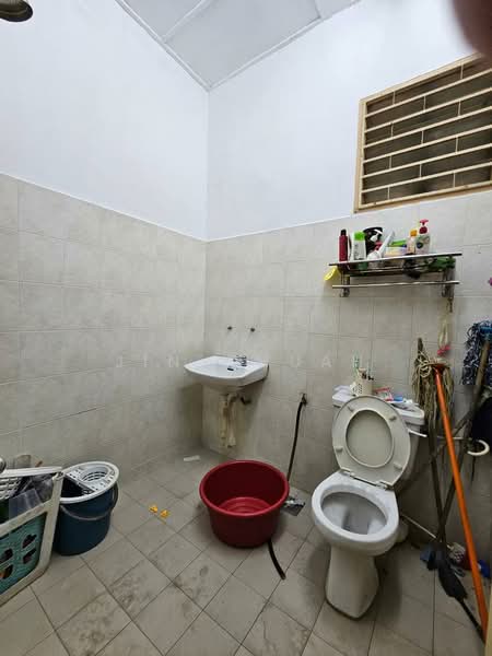 Rumah Berkembar untuk Dijual di Jelutong (Penang) - Jin Chuah - Bathroom - PropertyGuru.com.my
