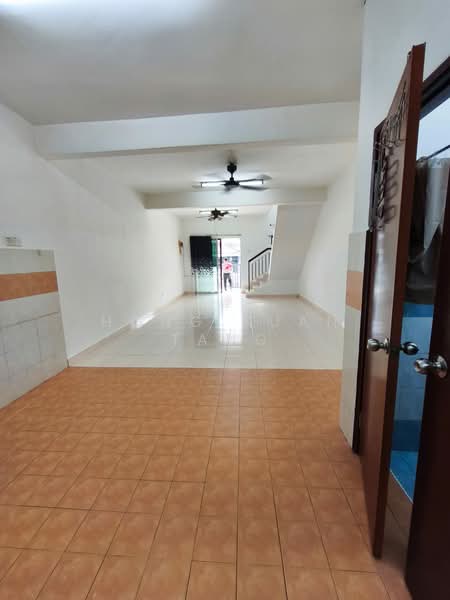 2-storey Terraced House for Rent in Taman Bestari Indah (Ulu Tiram) - Hong Xuan Tang - Living Room - PropertyGuru.com.my