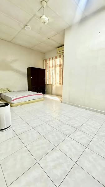 2-storey Terraced House for Sale in Taman Desa Cemerlang (Ulu Tiram) - Janice . - Bedroom - PropertyGuru.com.my