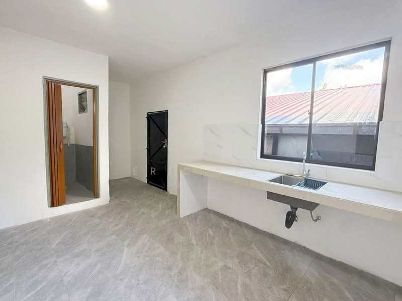 1-storey Terraced House for Sale in Taman Gelang Emas (Gelang Patah) - Eric Lee - Kitchen - PropertyGuru.com.my