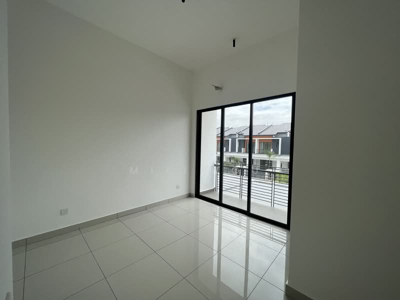 2-storey Terraced House for Sale in Bandar Rimbayu (Telok Panglima Garang) - Miki You - Balcony - PropertyGuru.com.my