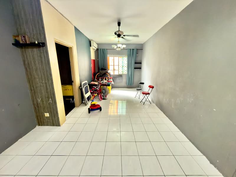 Apartment for Sale at Pangsapuri Cemara - Yasmin Sulaiman - Living Room - PropertyGuru.com.my