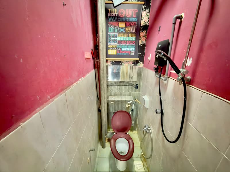 Apartment for Sale at Pangsapuri Cemara - Yasmin Sulaiman - Bathroom - PropertyGuru.com.my
