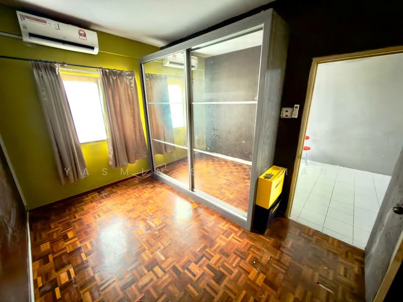 Apartment for Sale at Pangsapuri Cemara - Yasmin Sulaiman - Bedroom - PropertyGuru.com.my