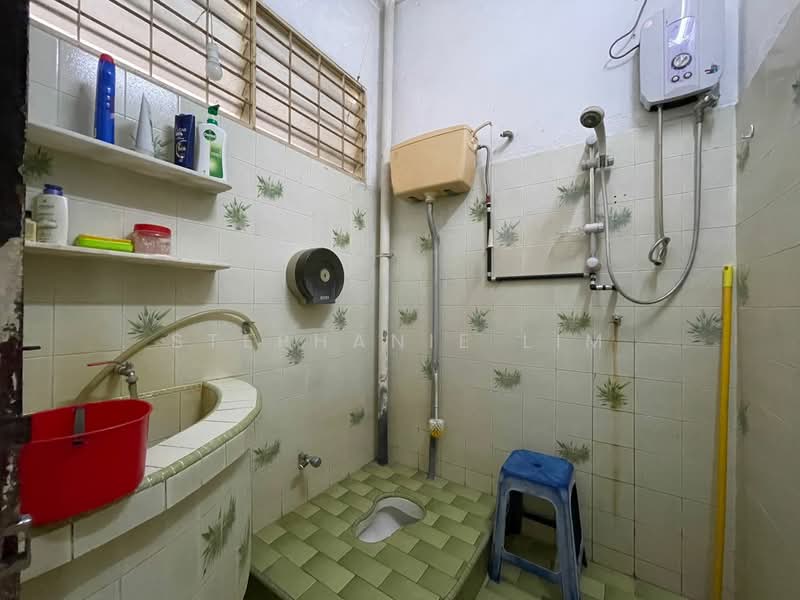 Rumah Teres 2 Tingkat untuk Dijual di Island Glades (Jelutong) - Stephanie Lim - Bathroom - PropertyGuru.com.my
