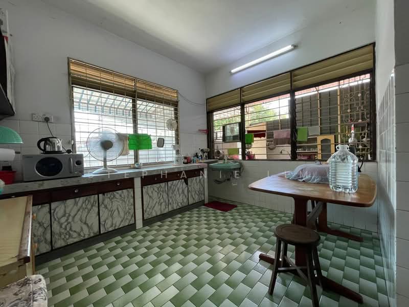 Rumah Teres 2 Tingkat untuk Dijual di Island Glades (Jelutong) - Stephanie Lim - Kitchen - PropertyGuru.com.my