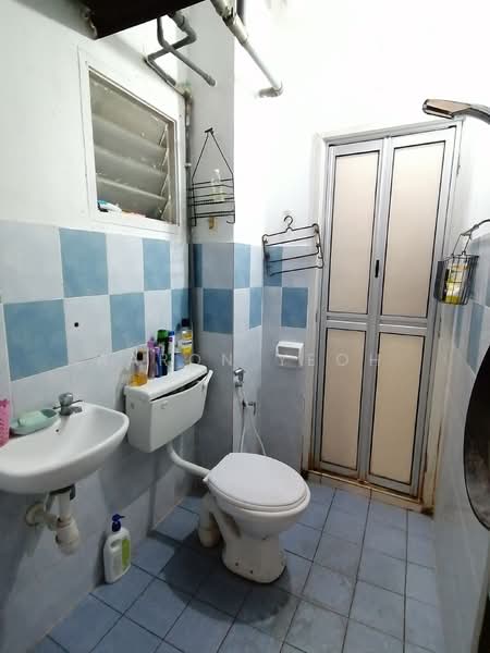 Rumah Bandar untuk Dijual di Taman Bukit Emas (Balakong) - Aaron Yeoh - Bathroom - PropertyGuru.com.my