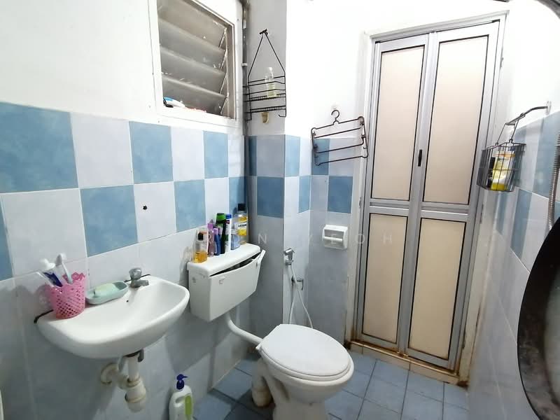 Rumah Bandar untuk Dijual di Taman Bukit Emas (Balakong) - Aaron Yeoh - Bathroom - PropertyGuru.com.my