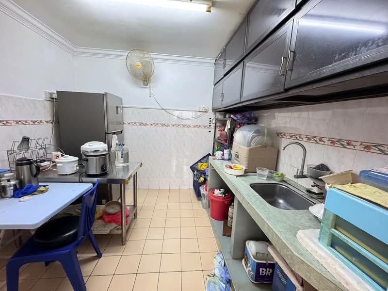 Pangsapuri untuk Dijual di Desa Skudai Apartment - Eric Lee - Kitchen - PropertyGuru.com.my