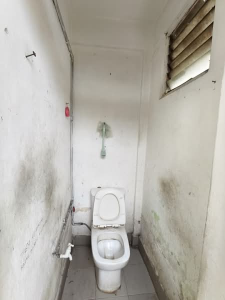 Shop / Office for Rent in Pudu (KL City Centre) - Jeno Poon - Bathroom - PropertyGuru.com.my