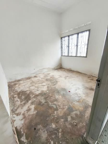 1-storey Terraced House for Rent in Taman Sentosa (Johor Bahru) - Hong Xuan Tang - Bedroom - PropertyGuru.com.my