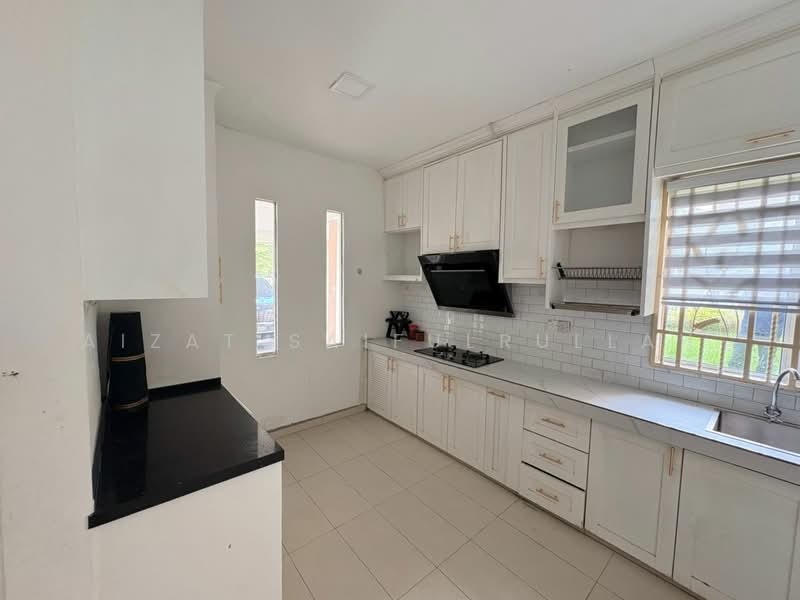 Semi-Detached House for Rent in Alam Suria (Puncak Alam) - Aizat Saifulrullah - Kitchen - PropertyGuru.com.my