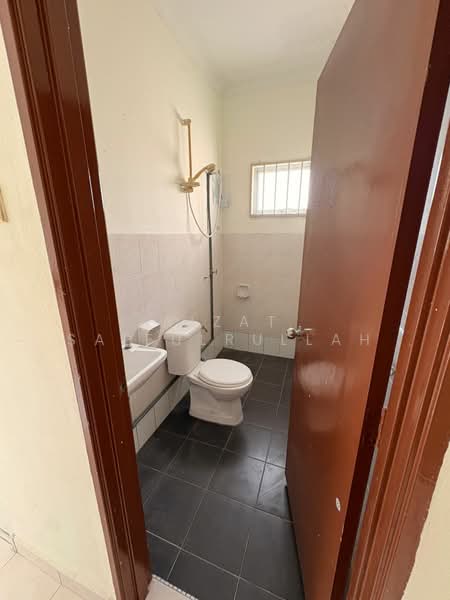 Semi-Detached House for Rent in Alam Suria (Puncak Alam) - Aizat Saifulrullah - Bathroom - PropertyGuru.com.my