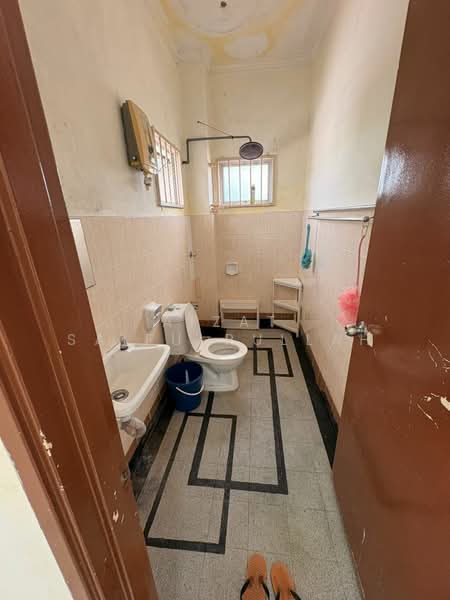 Semi-Detached House for Rent in Alam Suria (Puncak Alam) - Aizat Saifulrullah - Bathroom - PropertyGuru.com.my