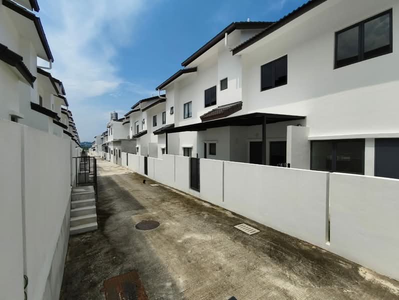 2-storey Terraced House for Sale in Rawang (Selangor) - Tom Yip - Exterior - PropertyGuru.com.my