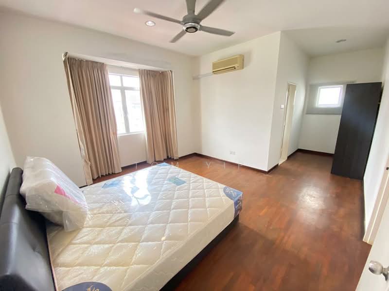 Rumah Berkembar untuk Dijual di Kota Emerald (Rawang) - Tom Yip - Bedroom - PropertyGuru.com.my