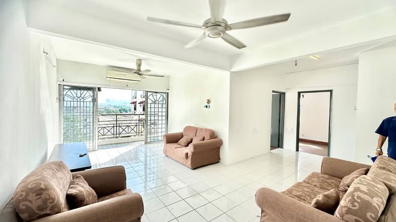 Pangsapuri untuk Dijual di Jasmine Court - Syahrim Naim - Living Room - PropertyGuru.com.my