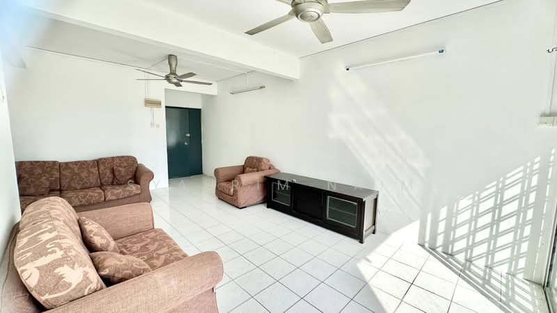 Pangsapuri untuk Dijual di Jasmine Court - Syahrim Naim - Living Room - PropertyGuru.com.my
