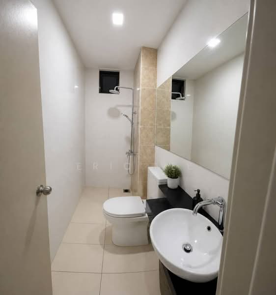 Service Residence for Sale at D'Summit Residences - Eric Lee - Bathroom - PropertyGuru.com.my