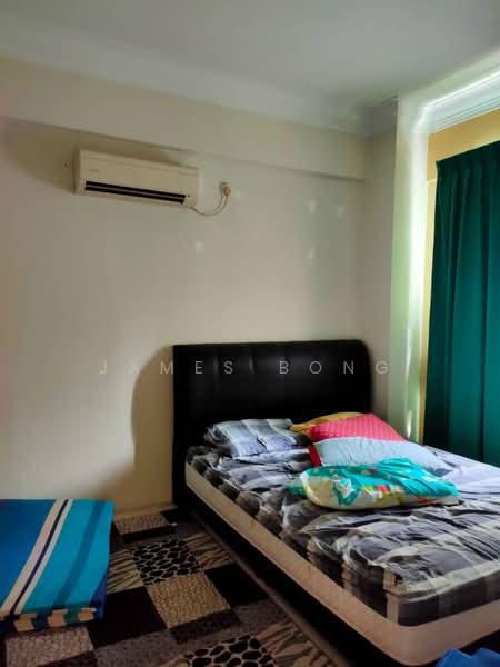 Pangsapuri untuk Dijual di Pulai View - James Bong - Bedroom - PropertyGuru.com.my