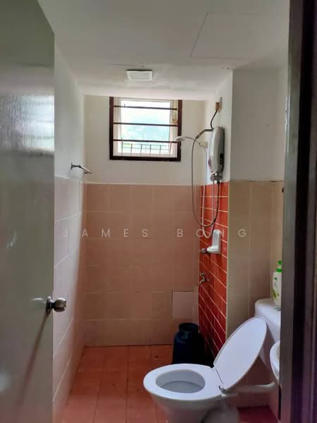 Pangsapuri untuk Dijual di Pulai View - James Bong - Bathroom - PropertyGuru.com.my