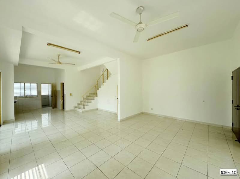 2-storey Terraced House for Sale in Setia Indah (Setia Alam) - Yongsen Lim - Living Room - PropertyGuru.com.my