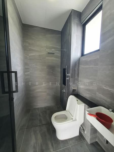 Rumah Berkembar untuk Disewa di Setia Tropika (Johor Bahru) - Shereen Wong - Bathroom - PropertyGuru.com.my
