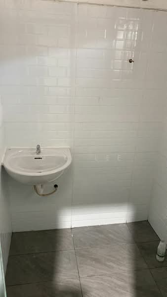 Factory for Rent in Kawasan Perindustrian Klang Utama (Kapar) - M.K. Lee - Bathroom - PropertyGuru.com.my