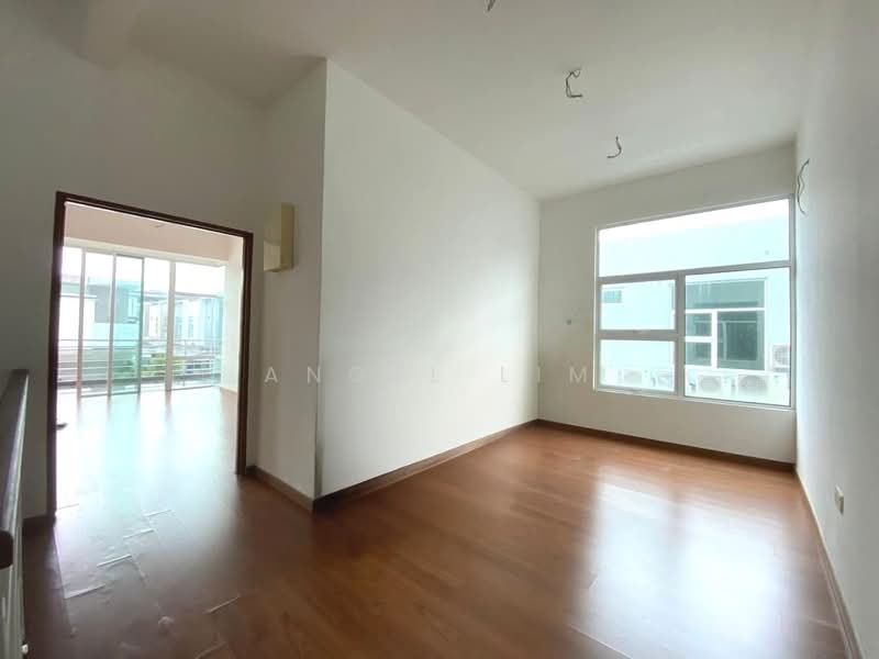 Rumah Kluster untuk Dijual di Taman Mount Austin (Tebrau) - Angel Lim - Living Room - PropertyGuru.com.my