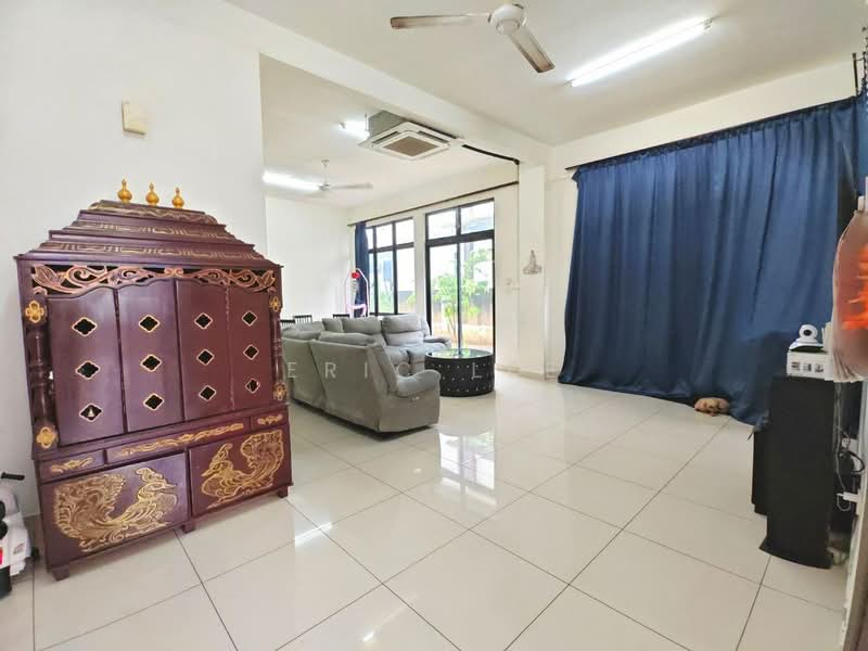 Semi-Detached House for Sale in Bandar Cemerlang (Ulu Tiram) - Eric Lee - Living Room - PropertyGuru.com.my