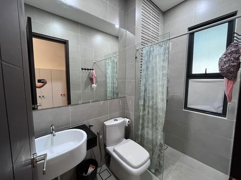 Semi-Detached House for Sale in Taman Taynton View (Cheras) - Key Ling - Bathroom - PropertyGuru.com.my