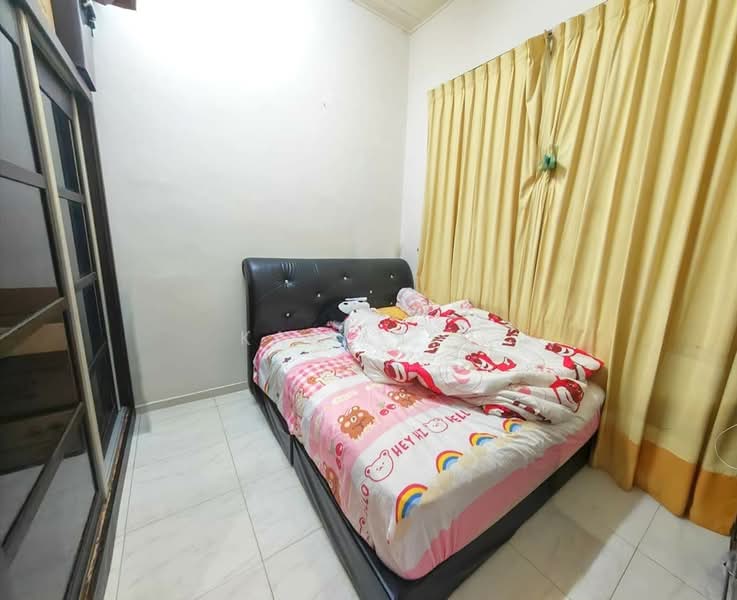 Rumah Teres 1.5 Tingkat untuk Dijual di Taman Molek (Johor Bahru) - Karl Lim - Bedroom - PropertyGuru.com.my